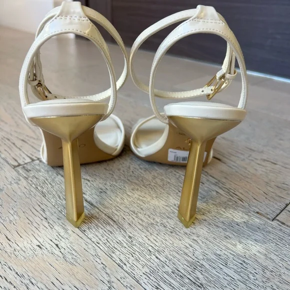 Aldo Cream Illustrious Sandal with Gold Heel size 8 - Picture 12 of 12